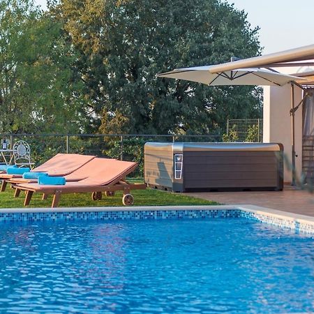 Modern Villa Di Rovigno With Pool, Hot Tub And Sea View Rovinjsko Selo Exterior foto