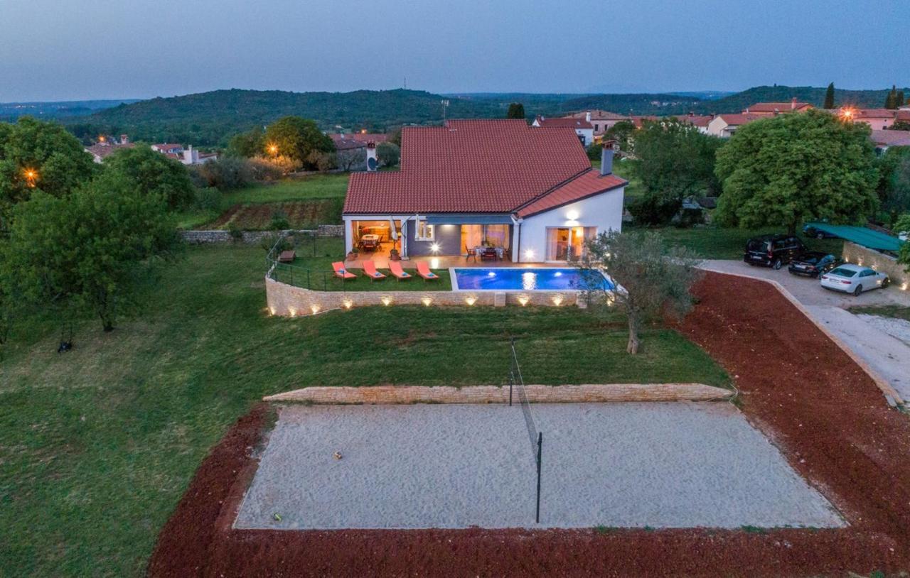 Modern Villa Di Rovigno With Pool, Hot Tub And Sea View Rovinjsko Selo Exterior foto
