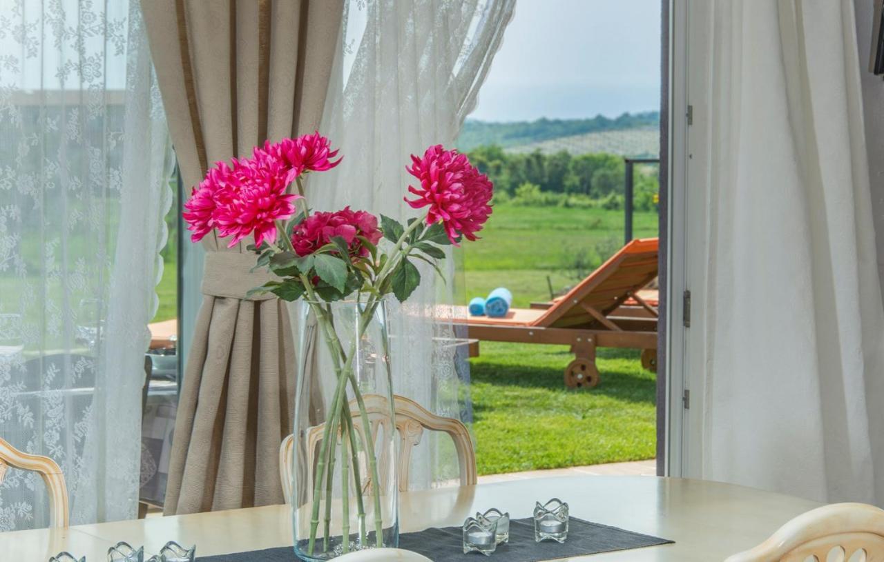 Modern Villa Di Rovigno With Pool, Hot Tub And Sea View Rovinjsko Selo Exterior foto