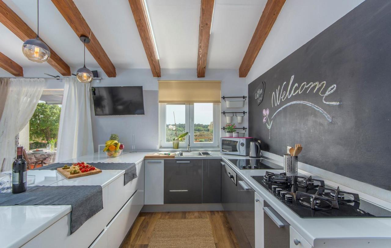 Modern Villa Di Rovigno With Pool, Hot Tub And Sea View Rovinjsko Selo Exterior foto