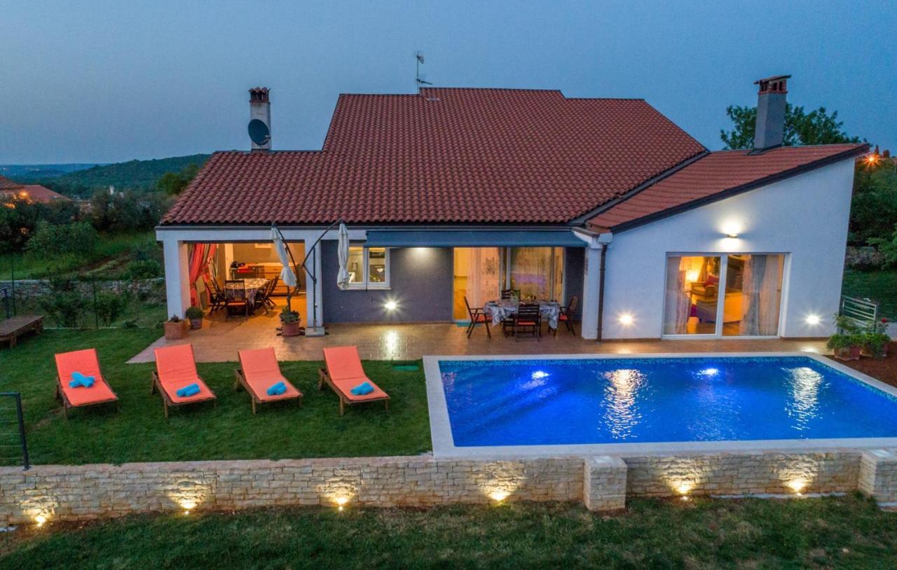 Modern Villa Di Rovigno With Pool, Hot Tub And Sea View Rovinjsko Selo Exterior foto