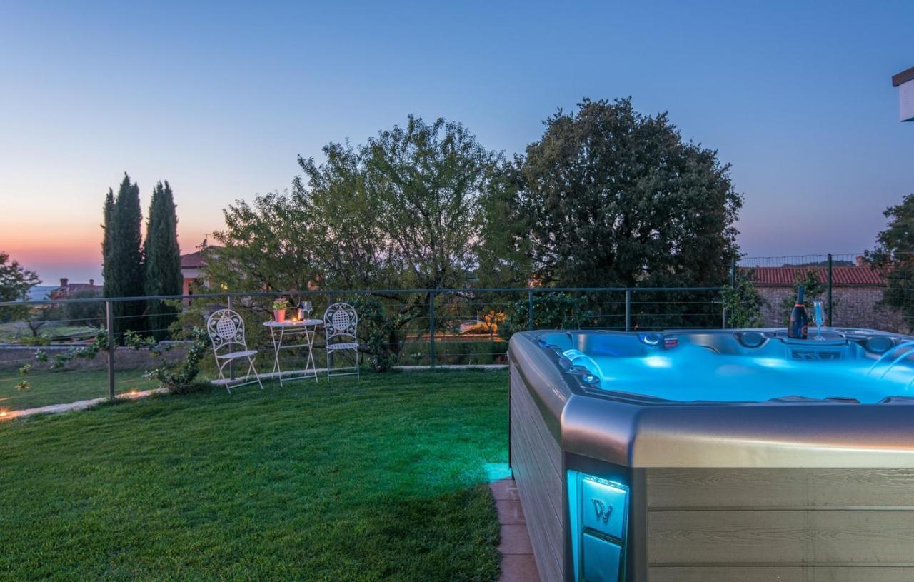 Modern Villa Di Rovigno With Pool, Hot Tub And Sea View Rovinjsko Selo Exterior foto