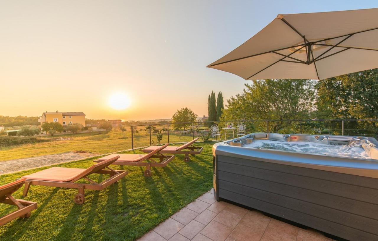 Modern Villa Di Rovigno With Pool, Hot Tub And Sea View Rovinjsko Selo Exterior foto